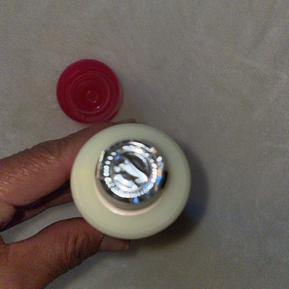 Victoria’s Secret bombshell lotion - Picture 7 of 7